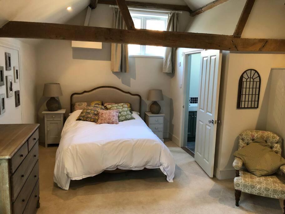 The Cowshed Apartment Солсбъри Екстериор снимка