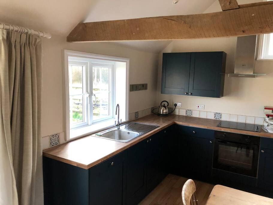 The Cowshed Apartment Солсбъри Екстериор снимка